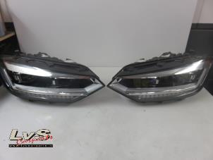 Used Set of headlight bulbs, left + right Volkswagen Touran (5T1) 1.6 TDI Price on request offered by LvS Carparts
