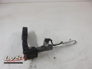Used Rear seatbelt tensioner, left BMW 3 serie (E90) 320i 16V Price on request offered by LvS Carparts