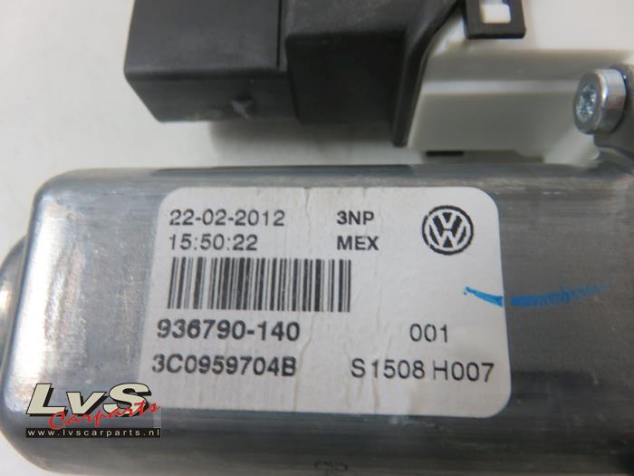 Silnik szyby drzwiowej z Volkswagen Jetta IV (162/16A) 1.2 TSI 2011