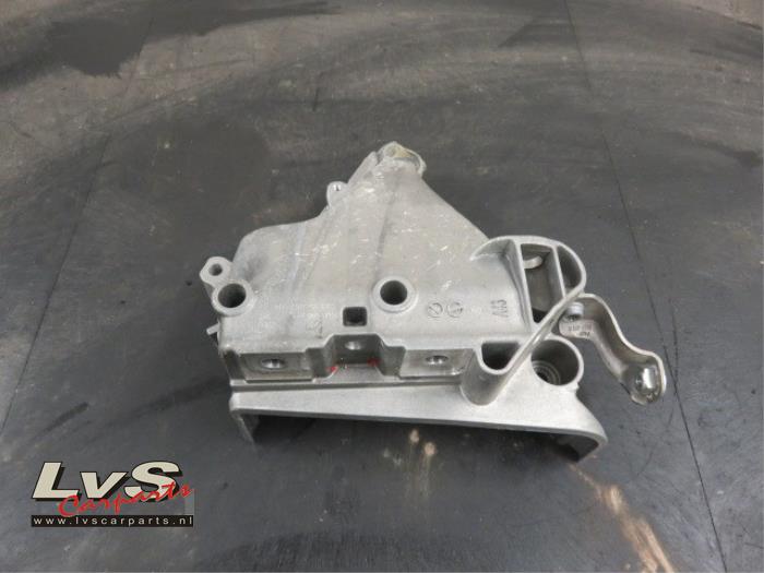 Used Engine mount Volkswagen Golf VII Variant (AUVV) 1.4 TGI 16V Price € 16,00 Margin scheme offered by LvS Carparts