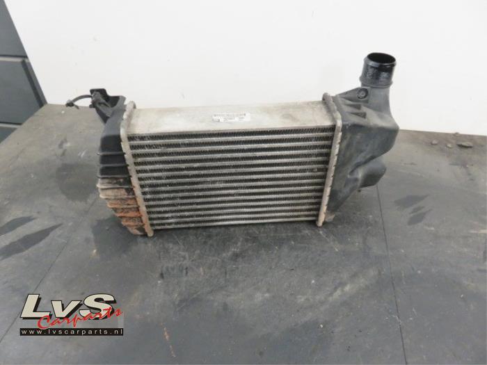 Intercooler from a Opel Astra H SW (L35) 1.7 CDTi 16V 2008