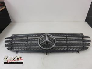 Used Grille Mercedes Vito (639.7) 2.2 111 CDI 16V 4x4 Price € 30,00 Margin scheme offered by LvS Carparts