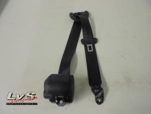 Used Rear seatbelt buckle, left Volkswagen Polo V (6R) 1.6 TDI 16V 90 Price € 36,00 Margin scheme offered by LvS Carparts