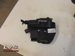 Used Front door lock mechanism 4-door, right Renault Clio IV (5R) 0.9 Energy TCE 90 12V Price € 20,00 Margin scheme offered by LvS Carparts