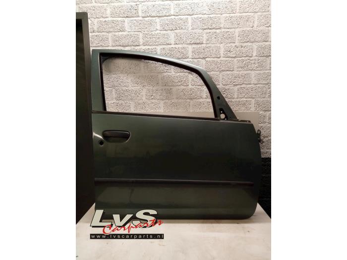 Front door 4-door, right from a Mitsubishi Colt (Z2/Z3) 1.3 16V 2004