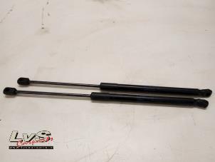 Used Set of gas struts for boot Volkswagen Golf Plus (5M1/1KP) 1.2 TSI BlueMOTION Price € 24,00 Margin scheme offered by LvS Carparts