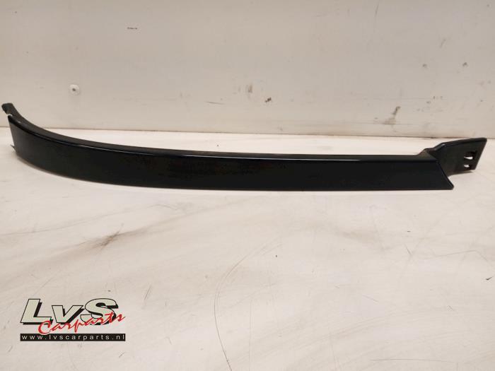 Używane Krawedz reflektora prawa Mercedes ML I (163) 320 3.2 V6 18V Autom. Cena € 16,00 Procedura marży oferowane przez LvS Carparts