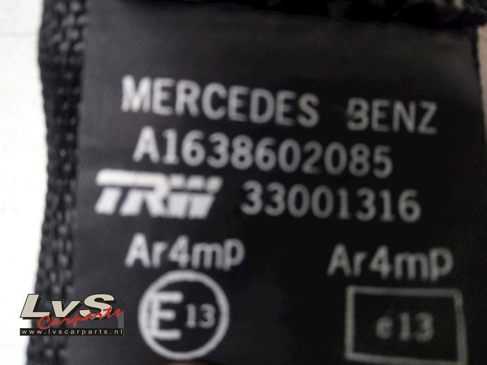 Tendeur de ceinture arrière droit d'un Mercedes-Benz ML I (163) 320 3.2 V6 18V Autom. 2000