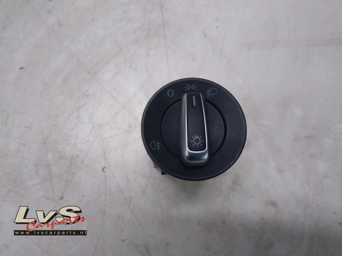 Interruptor de luz de un Volkswagen Polo V (6R) 1.2 TSI 16V BlueMotion Technology 2014
