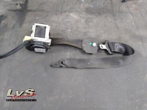 Used Seatbelt tensioner, left Mercedes ML II (164/4JG) 3.0 ML-320 CDI V6 24V Price € 61,00 Margin scheme offered by LvS Carparts