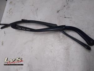 Used Front wiper arm BMW 3 serie Touring (E91) 320d 16V Price € 20,00 Margin scheme offered by LvS Carparts
