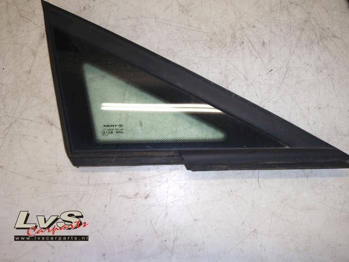 Usados Ventanilla triangular derecha delante Seat Ibiza IV SC (6J1) 1.2 12V Precio € 20,00 Norma de margen ofrecido por LvS Carparts