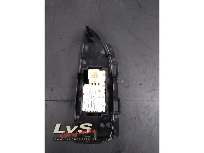 Electric window switch from a Toyota Prius (ZVW3) 1.8 16V 2009