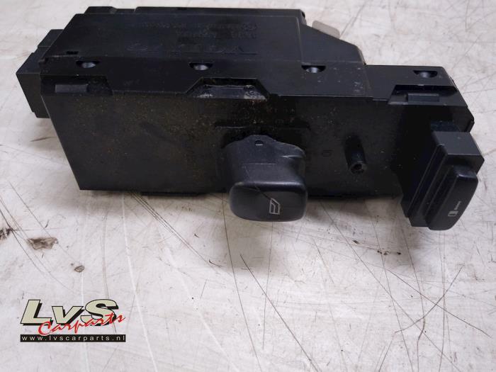 Electric window switch Volvo XC90 I 2.4 D5 20V 31334464
