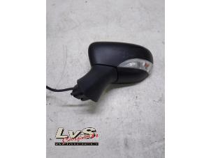 Used Wing mirror, left Renault Clio IV (5R) 1.2 16V GPL Price € 75,00 Margin scheme offered by LvS Carparts