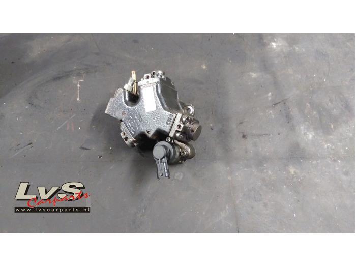Usagé Pompe diesel Opel Astra J Sports Tourer (PD8/PE8/PF8) 1.3 CDTI 16V ecoFlex Prix € 130,00 Règlement à la marge proposé par LvS Carparts