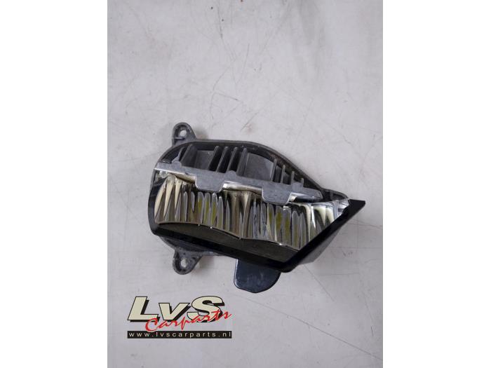 Używane Lampa LED Volkswagen Passat Variant (3G5) 1.6 TDI 16V Cena € 75,00 Procedura marży oferowane przez LvS Carparts