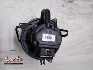 Used Heating and ventilation fan motor Renault Clio IV (5R) 0.9 Energy TCE 90 12V Price € 50,00 Margin scheme offered by LvS Carparts