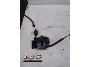 Used Rear door mechanism 4-door, right Renault Clio IV (5R) 0.9 Energy TCE 90 12V Price € 40,00 Margin scheme offered by LvS Carparts