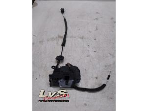 Used Front door lock mechanism 4-door, right Renault Clio IV (5R) 0.9 Energy TCE 90 12V Price € 40,00 Margin scheme offered by LvS Carparts