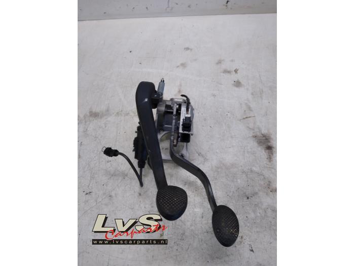 Używane Pedal sprzegla Mini Mini (R56) 1.4 16V One Cena € 40,00 Procedura marży oferowane przez LvS Carparts