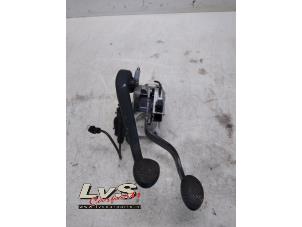 Used Clutch pedal Mini Mini (R56) 1.4 16V One Price € 40,00 Margin scheme offered by LvS Carparts