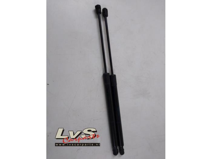Set of tailgate gas struts from a Audi Q5 (8RB)  2014