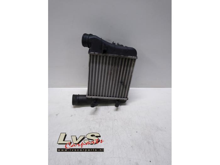 Usados Intercooler Audi A4 Avant (B7) 2.0 TDI Precio € 60,00 Norma de margen ofrecido por LvS Carparts
