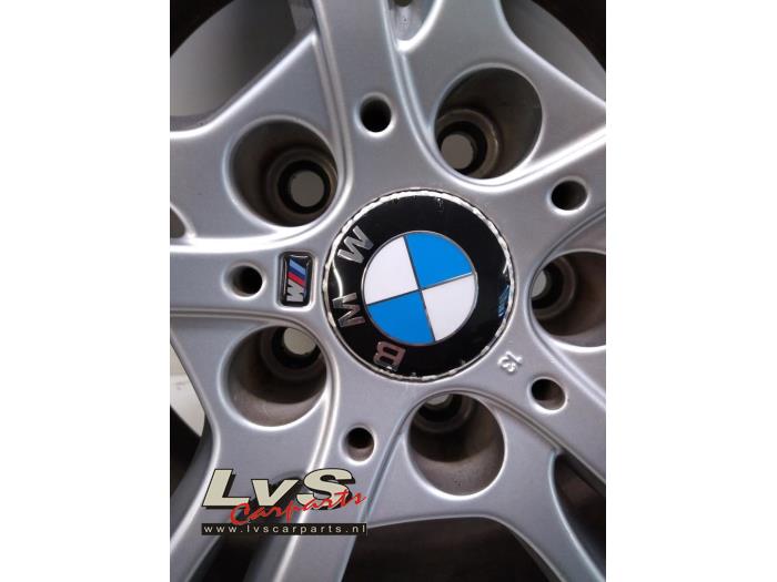 Llanta y neumático de un BMW X3 (F25) xDrive30d 24V 2012