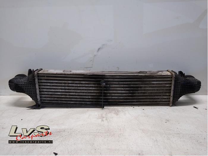 Usados Intercooler Mercedes E (W212) E-350 CDI BlueEfficiency 3.0 V6 24V Precio € 70,00 Norma de margen ofrecido por LvS Carparts