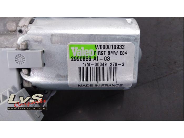 Rear wiper motor from a BMW X1 (E84) sDrive 16d 2.0 16V 2012