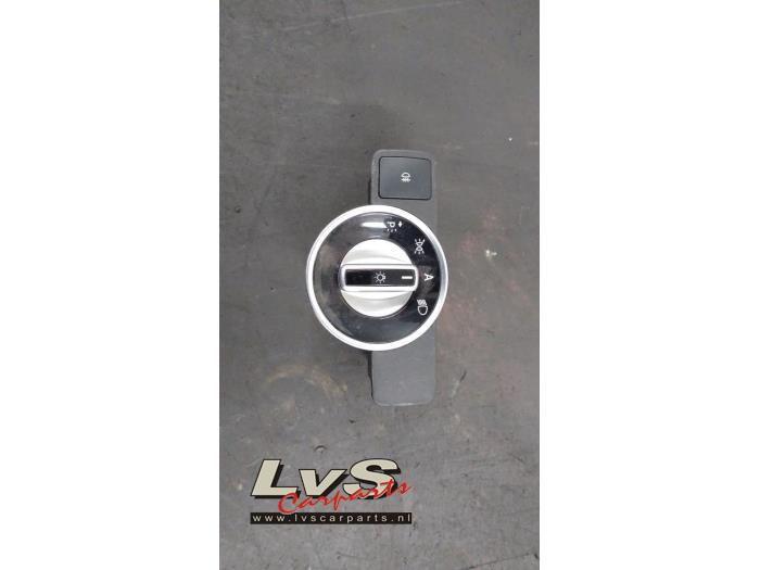 Używane Przelacznik swiatel Mercedes E (W212) E-350 CDI BlueEfficiency 3.0 V6 24V Cena € 30,00 Procedura marży oferowane przez LvS Carparts