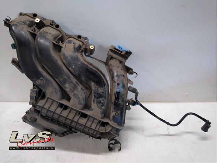 Intake manifold from a Renault Twingo III (AH) 1.0 SCe 70 12V 2014