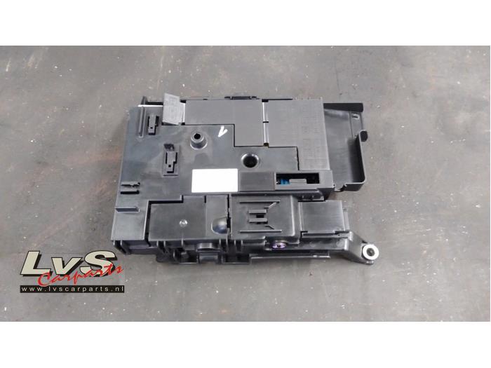 Skrzynka bezpieczników z Volkswagen Touareg (7PA/PH) 3.0 TDI V6 24V BlueMotion Technology SCR 2014