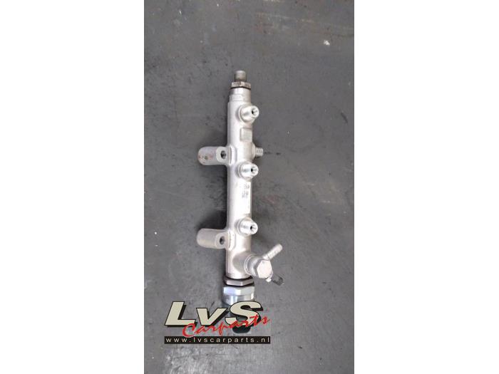 Gebrauchte Kraftstoffverteiler Volkswagen Touareg (7PA/PH) 3.0 TDI V6 24V BlueMotion Technology SCR Preis € 65,00 Margenregelung angeboten von LvS Carparts