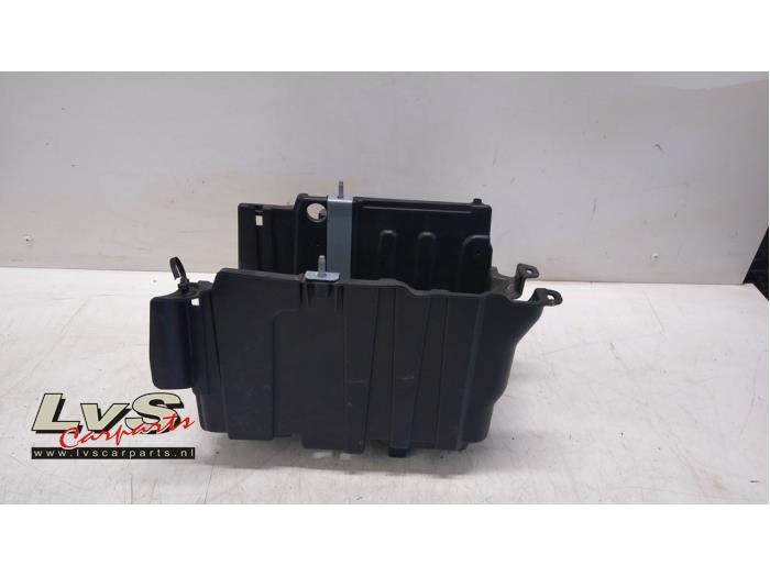 Battery box from a Ford Fiesta 7 1.1 Ti-VCT 12V 85 2018