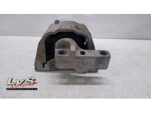 Engine mount from a Audi A3 Sportback (8PA) 2.0 TFSI 16V 2009