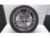 Llanta y neumático de invierno de un BMW 3-Serie 2014