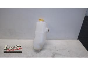 Used Front windscreen washer reservoir Renault Twingo III (AH) 1.0 SCe 70 12V Price € 20,00 Margin scheme offered by LvS Carparts