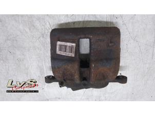 Usados Pinza de freno izquierda delante Citroen Jumpy (G9) 1.6 HDI 16V Precio € 50,00 Norma de margen ofrecido por LvS Carparts