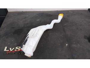 Used Front windscreen washer reservoir Renault Megane IV (RFBB) 1.2 Energy TCE 100 Price € 20,00 Margin scheme offered by LvS Carparts