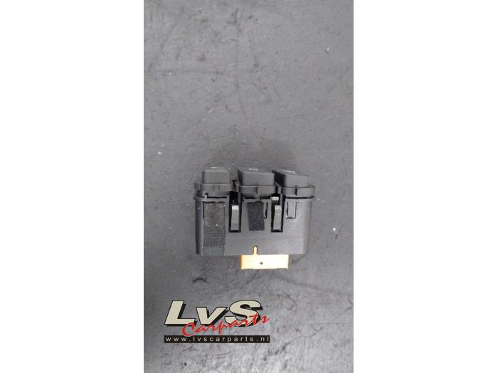 Switch (miscellaneous) from a Volkswagen Up! (121) 1.0 12V 60 2013