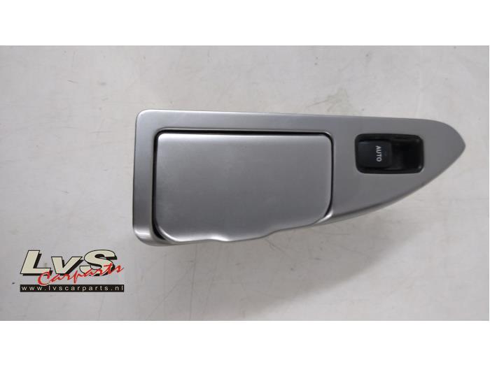 Begagnade Askkopp, fram Toyota Land Cruiser (J12) 3.0 D-4D 16V Pris € 25,00 Marginaltabell erbjuds av LvS Carparts