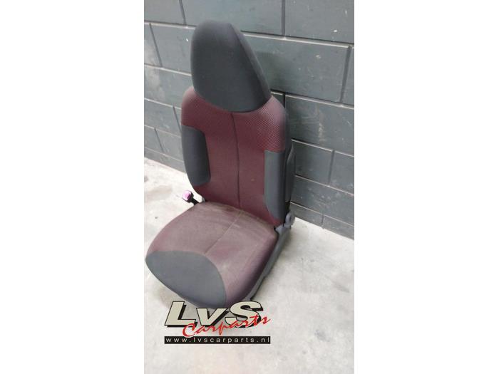 Seat, left from a Toyota Aygo (B10) 1.0 12V VVT-i 2010