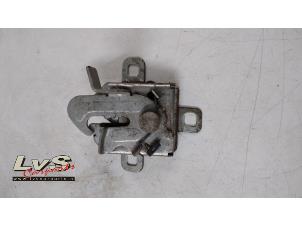 Used Bonnet lock mechanism Fiat Doblo Cargo (223) 1.3 D 16V Multijet DPF Price € 18,15 Inclusive VAT offered by LvS Carparts