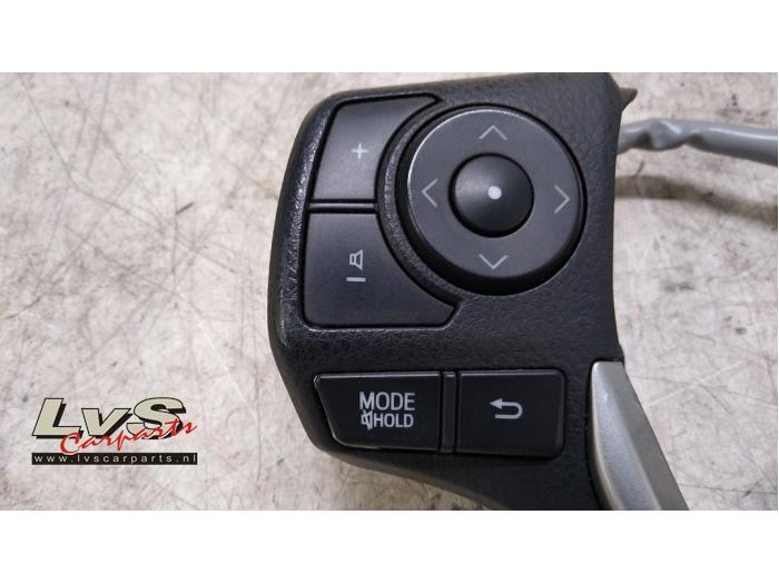 Steering wheel switch from a Toyota Auris Touring Sports (E18) 1.8 16V Hybrid 2013