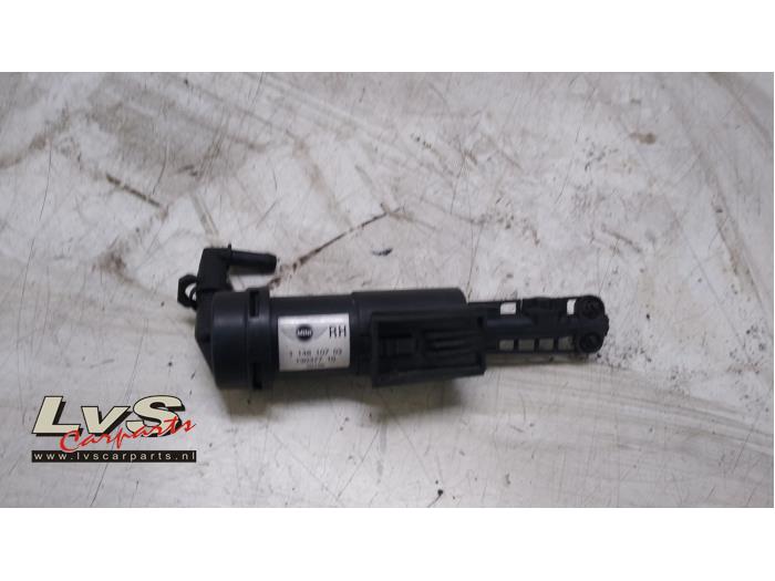 Używane Spryskiwacz reflektorów BMW Mini (R50/53) 1.6 16V Cooper Cena € 30,00 Procedura marży oferowane przez LvS Carparts