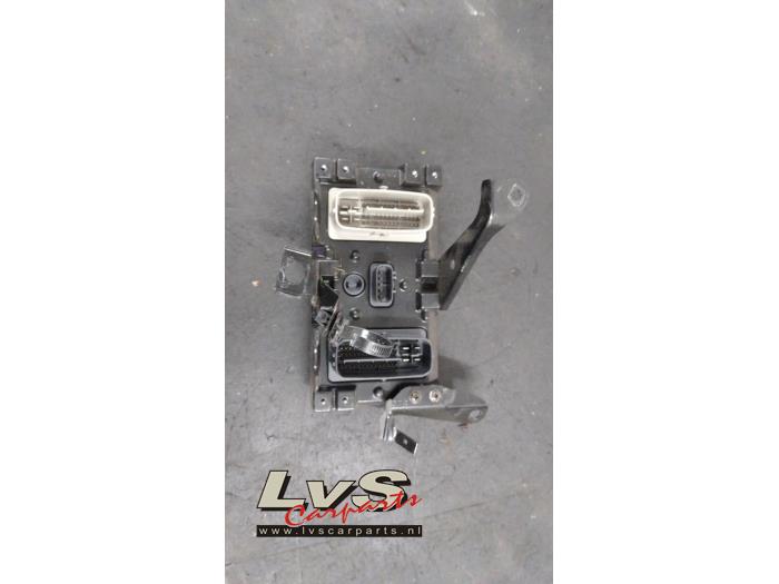 Używane Sterownik ABS Lexus GS (..S19) 430 4.3 32V VVT-i Cena € 95,00 Procedura marży oferowane przez LvS Carparts