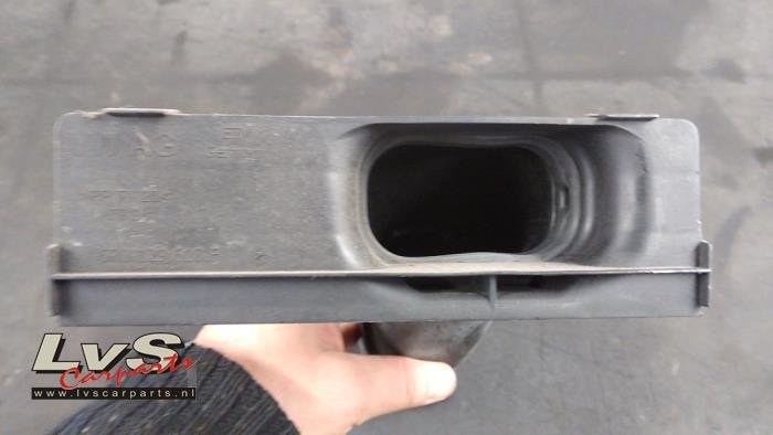 Air intake hose from a Volkswagen Polo V (6R) 1.2 12V 2011