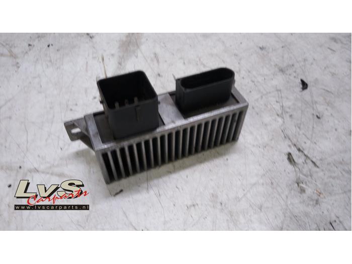 Cooling fin relay from a Renault Kangoo Express (FW) 1.5 dCi 90 FAP